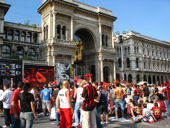 Tifosi Milan Piazza Duomo