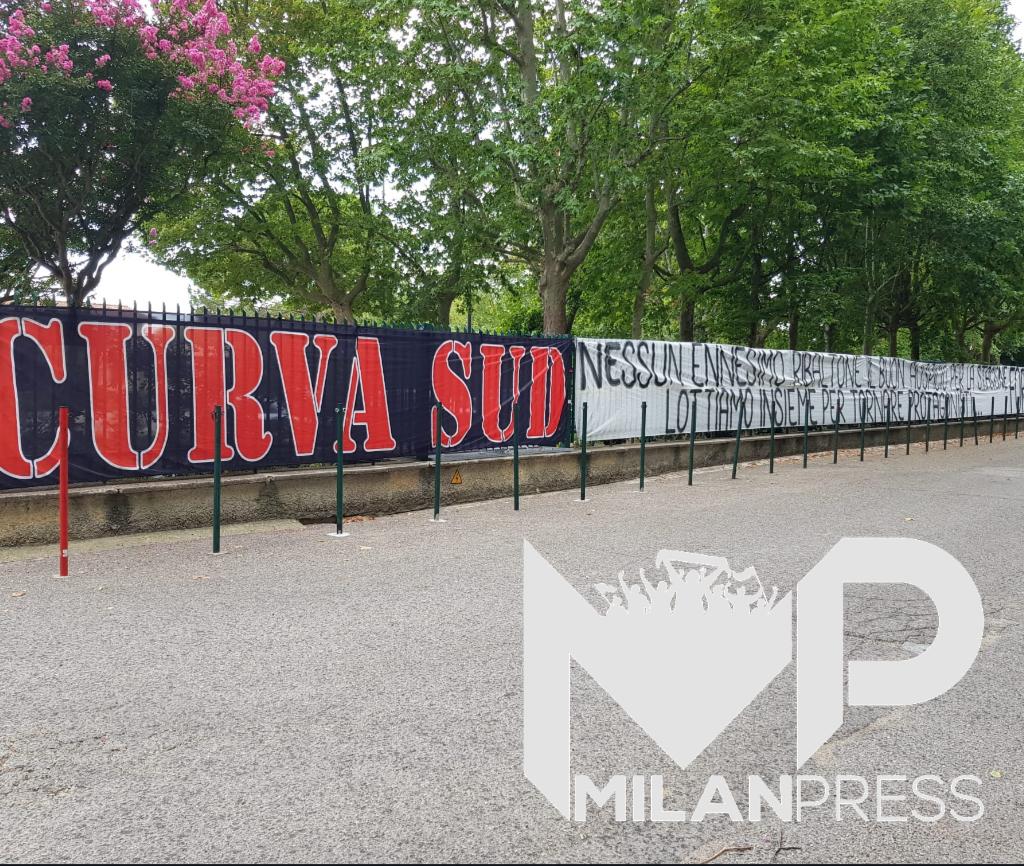 Striscione Tifosi Curva - MilanPress, robe dell’altro Diavolo