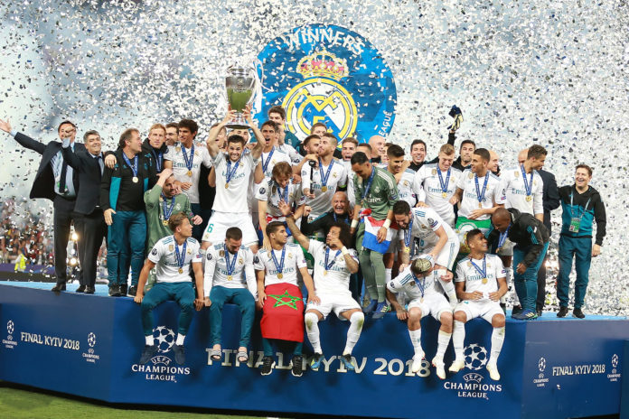 Nacho alza al cielo di Kiev la Champions League 2018 - Milanpress, robe dell'altro diavolo