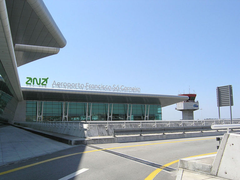 Aeroporto chiuso: il Milan rientrerà in Italia in mattinata