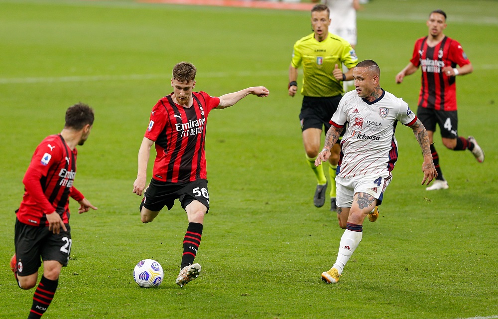 Milan-Cagliari: Alexis Saelemaekers e Radja Nainggolan (Photo Credit: Agenzia Fotogramma)