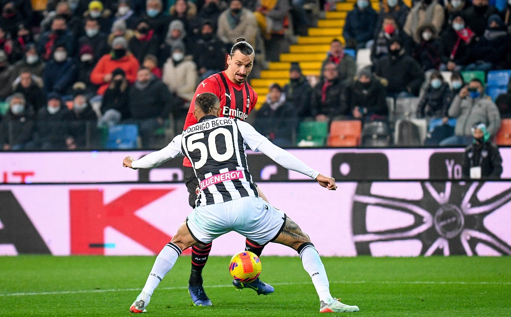 Udinese-Milan: Zlatan Ibrahimovic e Rodrigo Becao (Photo Credit: Agenzia Fotogramma)