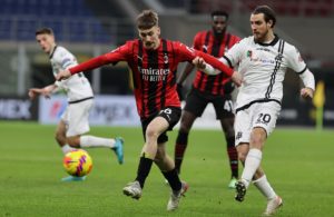 Milan-Spezia: Alexis Saelemaekers e Simone Bastoni (Photo Credit: Agenzia Fotogramma)