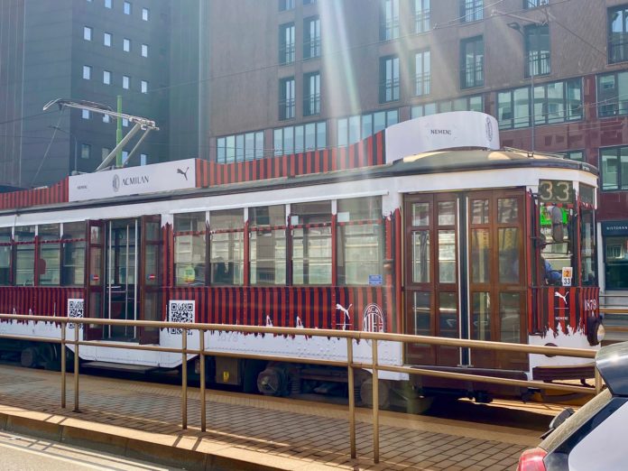 Milano: il tram a tema quarto kit del Milan - MilanPress, robe dell'altro diavolo