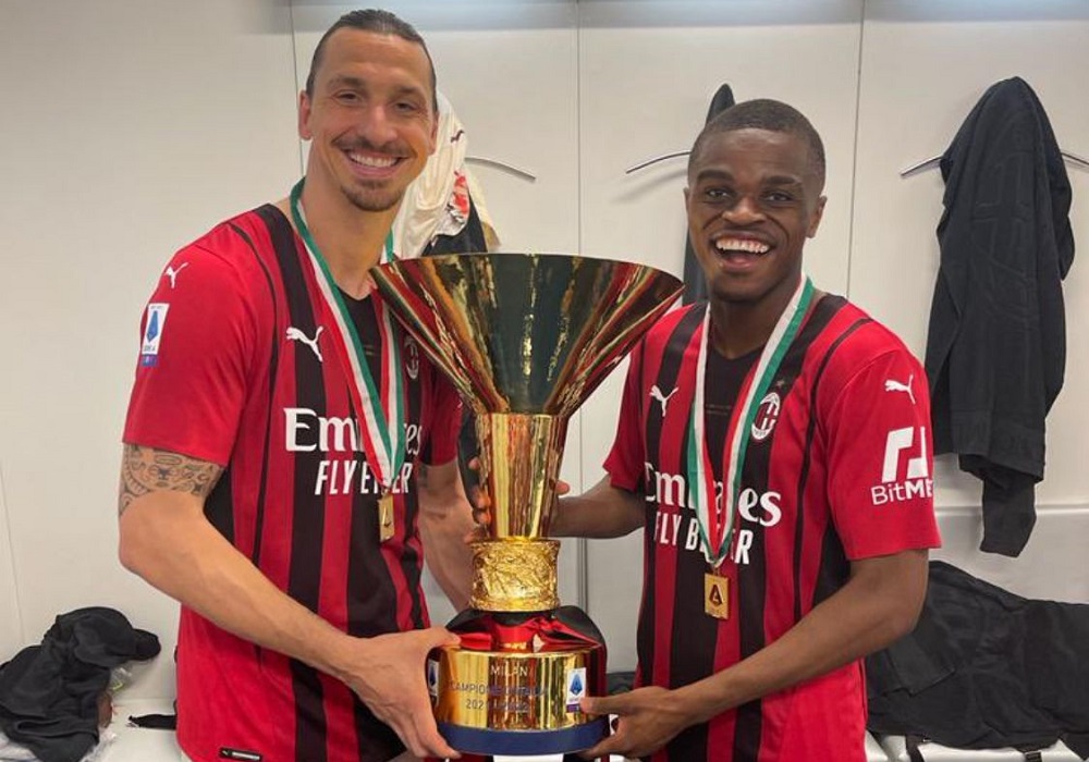 Milan: Ibra e Kalulu dopo la vittoria dello scudetto Milan: Ibra e Kalulu dopo la vittoria dello scudetto