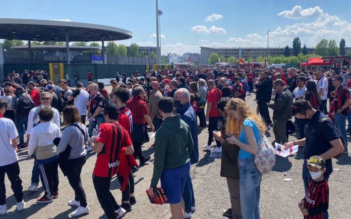 Milan: i tifosi in coda fuori San Siro - MilanPress, robe dell'altro diavolo