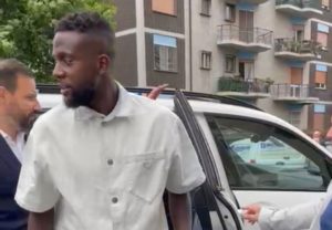 Divock Origi all'arrivo al Centro Ambrosiano per l'idoneità sportiva - MilanPress, robe dell'altro diavolo
