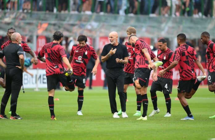 Pioli e squadra pre Milan-Inter Derby (Agenzia Fotogramma)