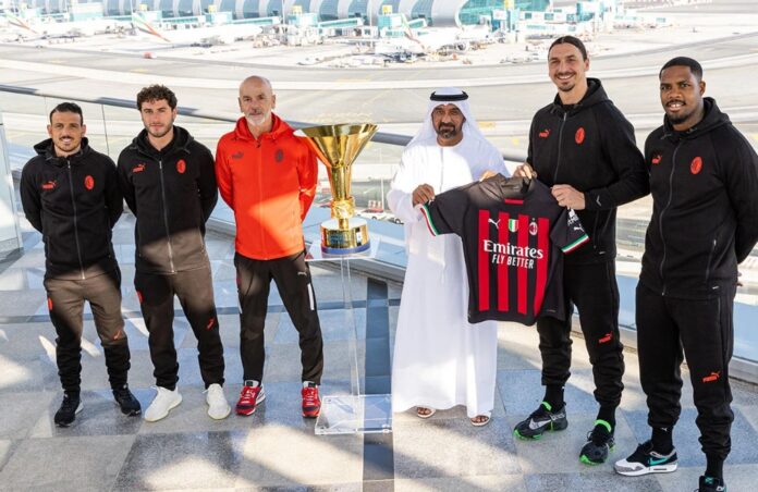 Milan-Emirates: Stefano Pioli, Davide Calabria, Alessandro Florenzi, Zlatan Ibrahimovic, Mike Maignan (Photo Credit: AC Milan via Getty Images)