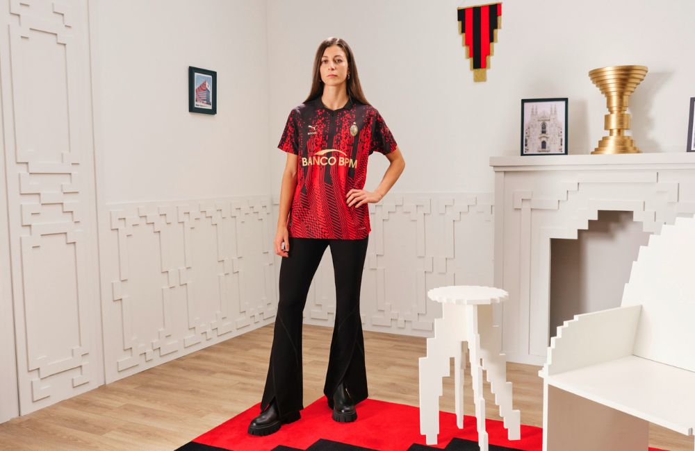 Milan: Greta Adami e il quarto kit Puma-Koché (Photo via AC Milan)