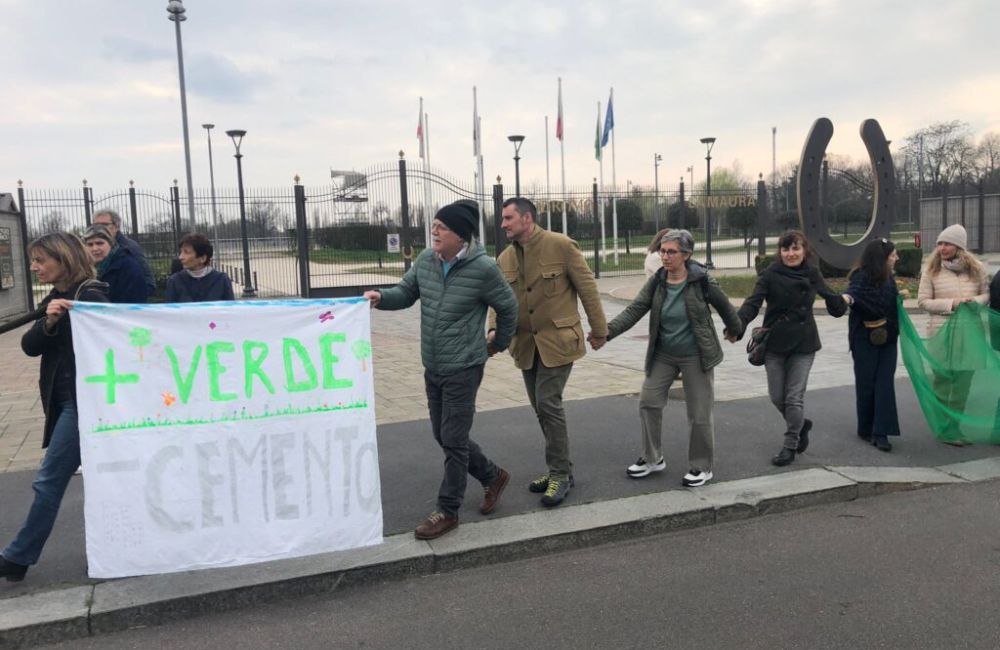 Manifestazione Ippodromo La Maura - MilanPress, robe dell'altro diavolo