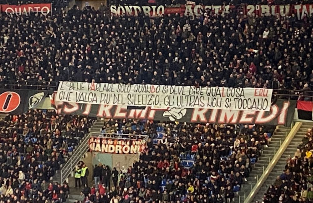 Curva Sud: il messaggio per De Laurentiis