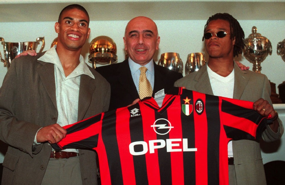 Dutch soccer players Michael Reiziger, left, and Edgar Davids, right, both from Ajax, pose with AC Milan managing director Adriano Galliani, holding the new shirt of Milan - with the "scudetto" of Italian champions - as they are presented to the press at Milan's headquarters Tuesday, April 30, 1996. After finishing the season with Ajax, playing the Champion's League final in Rome May 22, the Dutch pair will join Milan for the next season. (AP Photo/Luca Bruno) Reiziger Davids