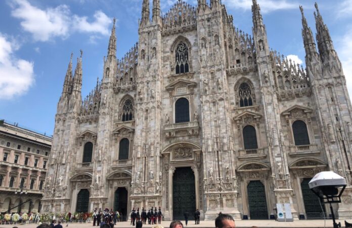 Duomo di Milano: funerale Silvio Berlusconi - MilanPress, robe dell'altro diavolo