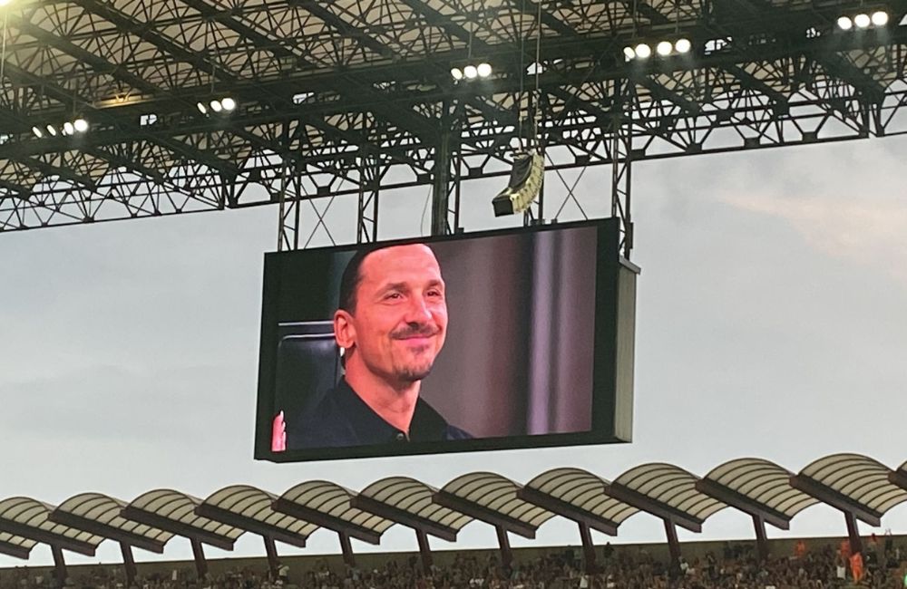 Il saluto di Zlatan Ibrahimovic a San Siro - MilanPress, robe dell'altro diavolo