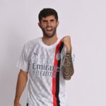 Milan: Christian Pulisic e la seconda maglia per la stagione 2023/24 (Photo via AC Milan)