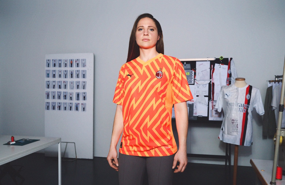 Milan: Laura Giuliani e la seconda maglia per la stagione 2023/24 (Photo via AC Milan) Milan: Laura Giuliani e la seconda maglia per la stagione 2023/24 (Photo via AC Milan)