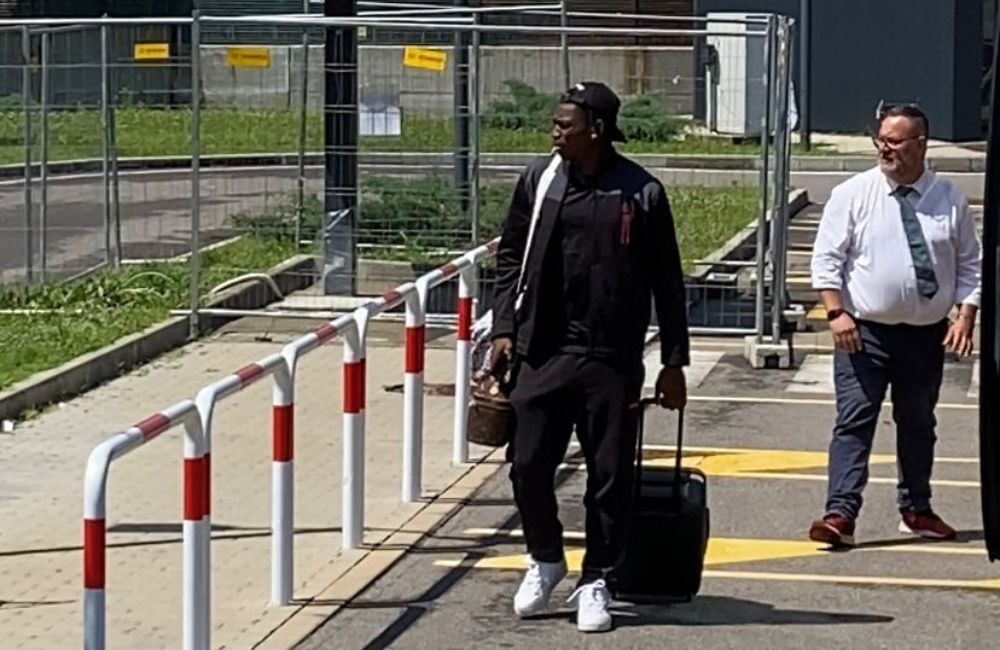 Milan: l'arrivo di Rafael Leao a Malpensa per la partenza per la tournée americana - MilanPress, robe dell'altro diavolo Milan: l'arrivo di Rafael Leao a Malpensa per la partenza per la tournée americana - MilanPress, robe dell'altro diavolo