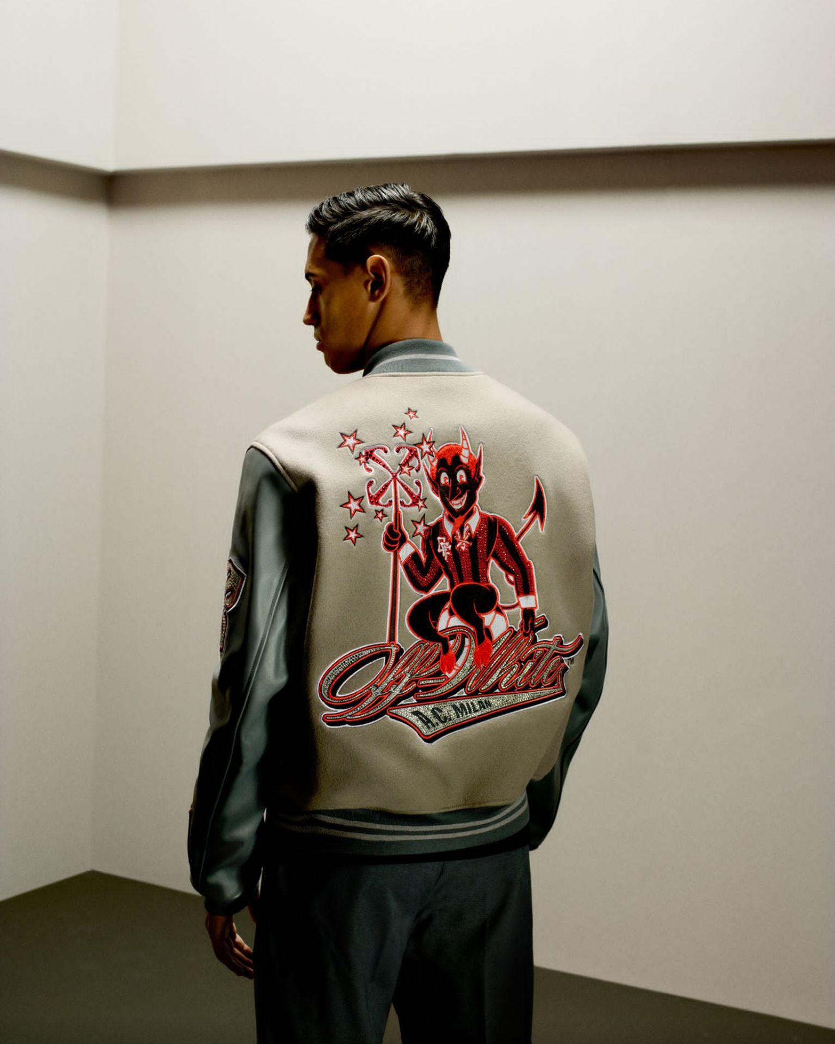 Milan: Tijjani Reijnders e la nuova collezione Off-White (Photo via AC Milan) Milan: Tijjani Reijnders e la nuova collezione Off-White (Photo via AC Milan)