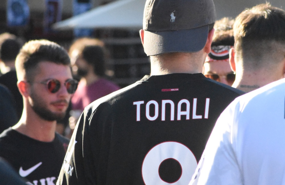 Tifoso Milan: maglia Sandro Tonali - MilanPress, robe dell'altro diavolo Tifoso Milan: maglia Sandro Tonali - MilanPress, robe dell'altro diavolo