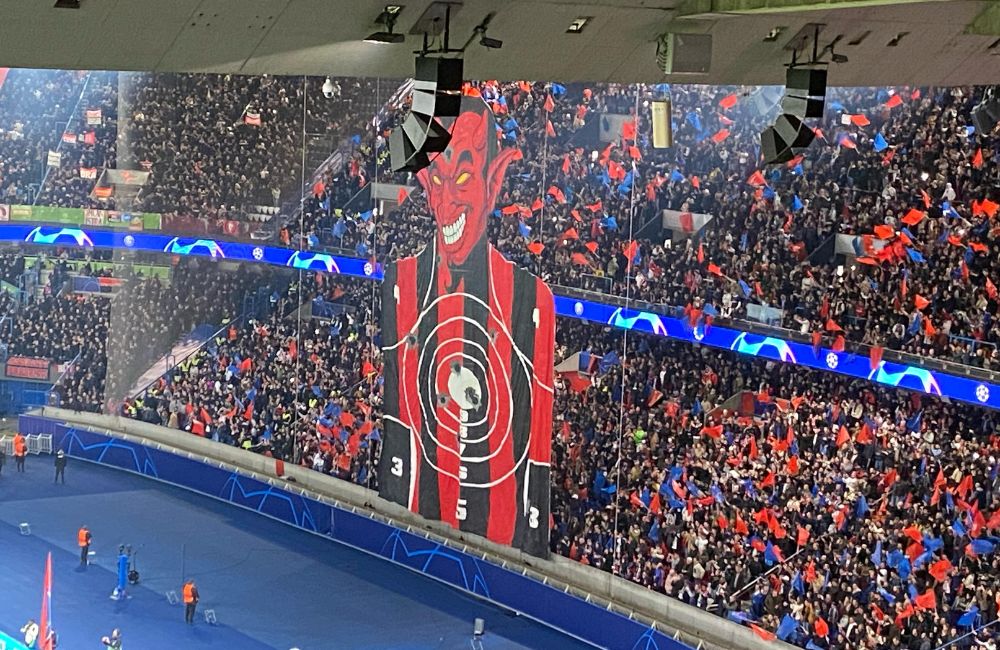 Coreografia Paris Saint-Germain - MilanPress, robe dell'altro diavolo Coreografia Paris Saint-Germain - MilanPress, robe dell'altro diavolo