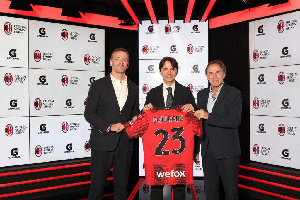 Milan-Gatorade: Oettle, Baresi e Pincelli (Photo credit: AC Milan) Milan-Gatorade: Oettle, Baresi e Pincelli (Photo credit: AC Milan)