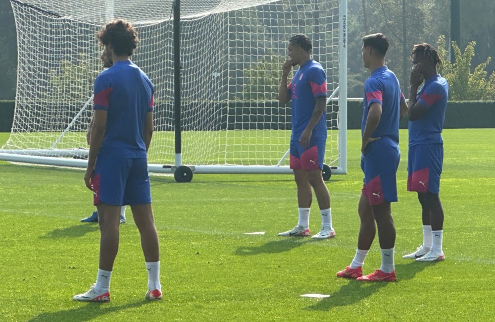 Milanello: Yacine Adli, Tijjani Reijnders, Samuel Chukwueze, Noah Okafor - MilanPress, robe dell'altro diavolo