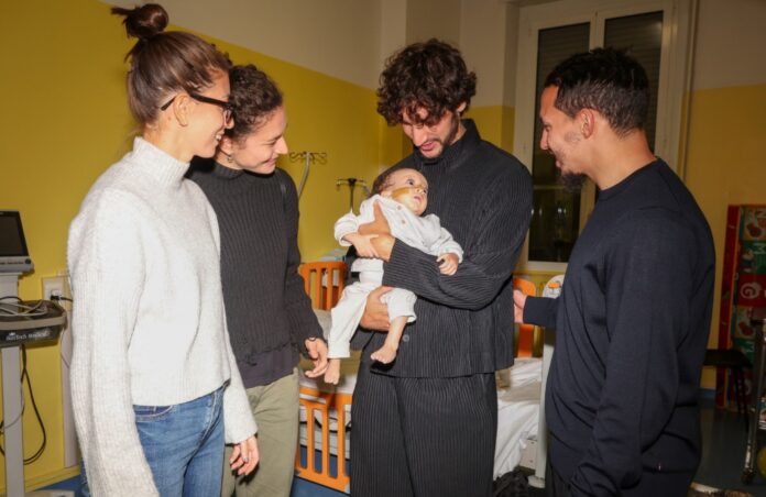 Milan: Greta Adami, Matilde Copetti, Yacine Adli e Ismael Bennacer all'Ospedale Policlinico di Milano (Photo via AC Milan)