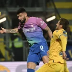 Frosinone-Milan: Olivier Giroud svetta su Simone Romagnoli (Photo Credit: Agenzia Fotogramma)