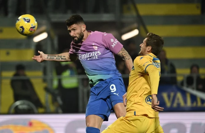 Frosinone-Milan: Olivier Giroud svetta su Simone Romagnoli (Photo Credit: Agenzia Fotogramma)
