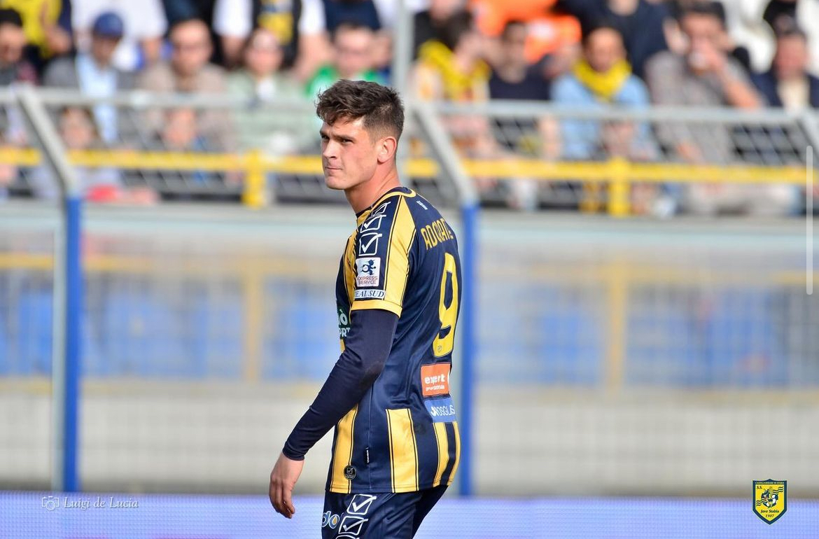 Andrea Adorante (fonte: S.S. Juve Stabia) Andrea Adorante (fonte: S.S. Juve Stabia)