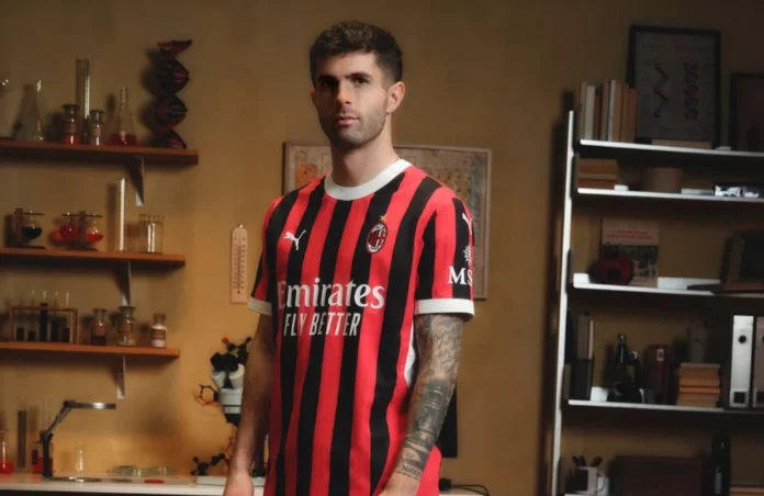 Milan: Christian Pulisic e la prima maglia per la stagione 2024/25 (Photo via AC Milan)