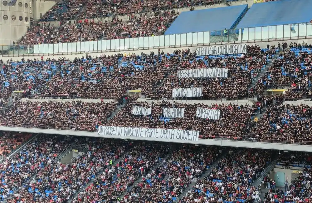 Milan-Genoa: la protesta della Curva Sud - MilanPress, robe dell'altro diavolo Milan-Genoa: la protesta della Curva Sud - MilanPress, robe dell'altro diavolo