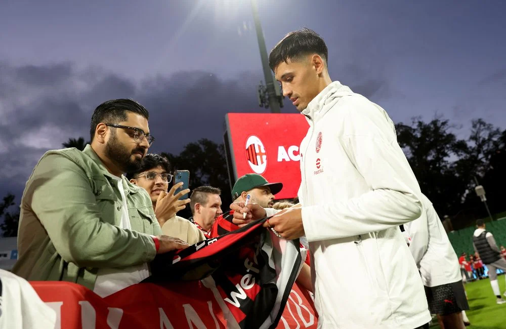 Milan: Tijjani Reijnders incontra i tifosi all'HBF Stadium di Perth, Australia (Photo via AC Milan) Milan: Tijjani Reijnders incontra i tifosi all'HBF Stadium di Perth, Australia (Photo via AC Milan)