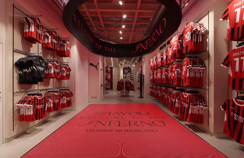 Il nuovo Milan Store in via Dante (Photo via AC Milan)
