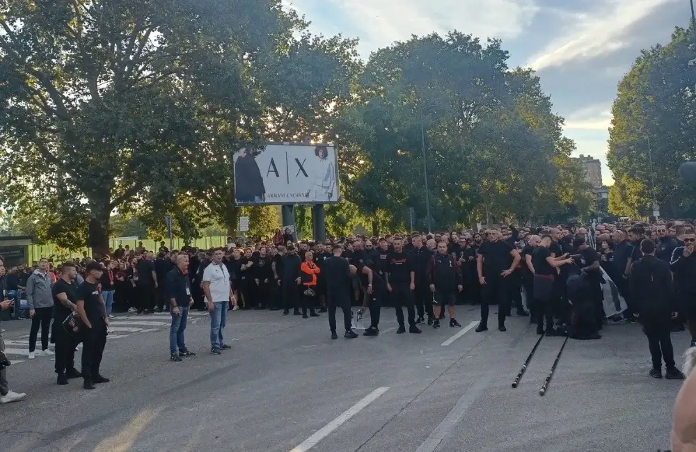 La Curva Sud Milano fuori da San Siro - MilanPress, robe dell'altro diavolo La Curva Sud Milano fuori da San Siro - MilanPress, robe dell'altro diavolo