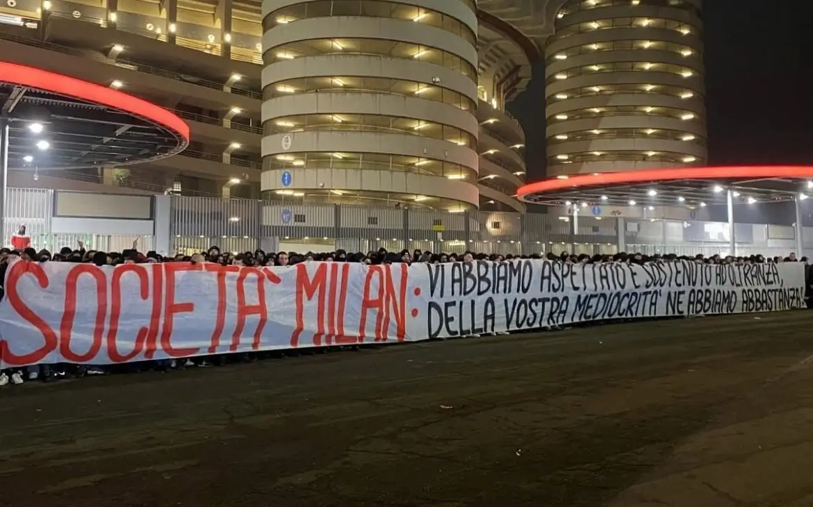 Striscione Curva Sud Milano - MilanPress, robe dell'altro diavolo Striscione Curva Sud Milano - MilanPress, robe dell'altro diavolo