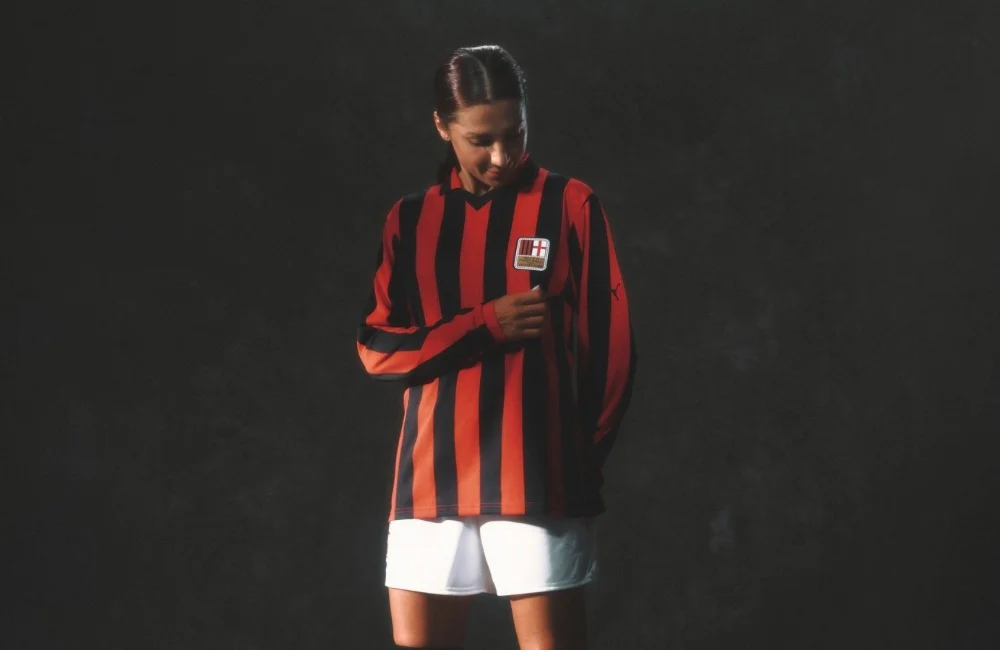 Milan: Nadia Nadim con la maglia celebrativa per i 125 del Club (Photo via AC Milan)