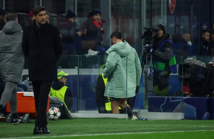 Milan: Paulo Fonseca e Alvaro Morata mentre lascia il terreno di gioco dopo l'infortunio (Photo Credit: Agenzia Fotogramma)