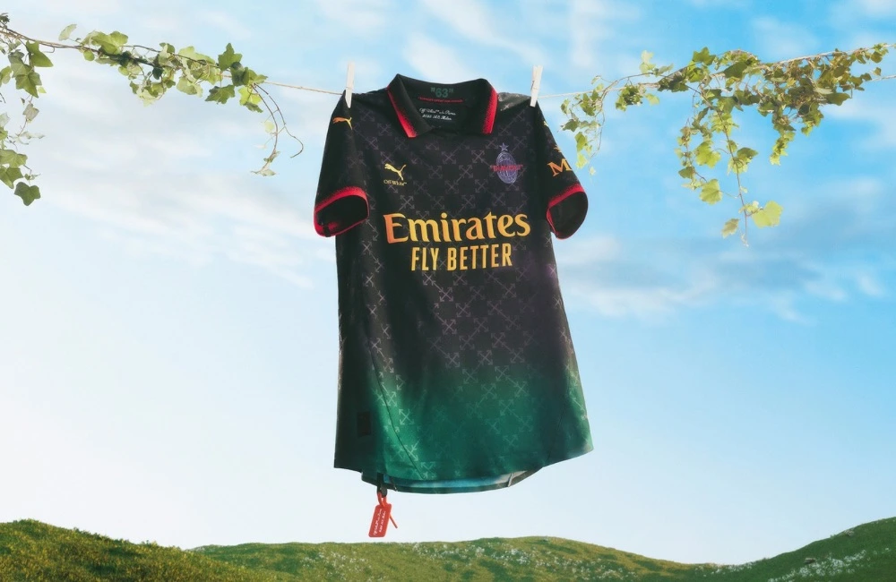 Milan: la quarta maglia per la stagione 2024/25 (Photo via AC Milan) Milan: la quarta maglia per la stagione 2024/25 (Photo via AC Milan)