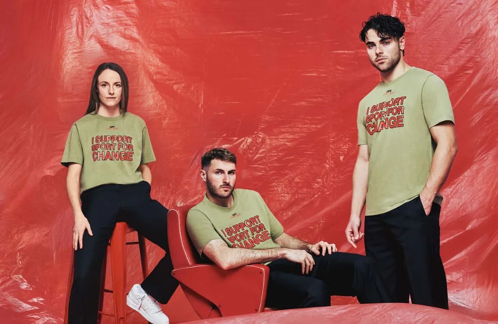 AC Milan e Off-White lanciano la nuova t-shirt in limited edition: Christy Grimshaw, Santiago Gimenez, Riccardo Sottil (Photo via AC Milan)