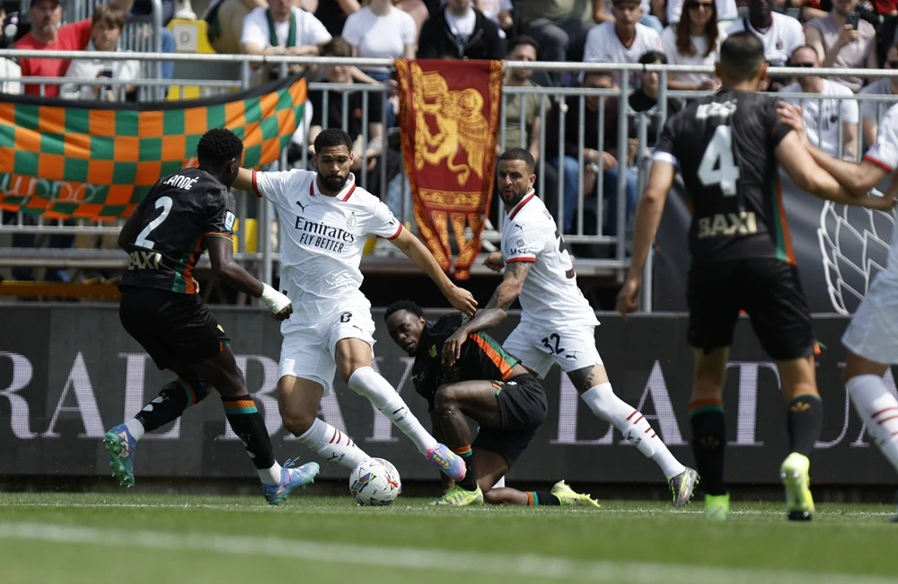 Venezia-Milan: Ruben Loftus-Cheek, Kyle Walker, Ridgeciano Haps, Fali Candè, Jay Idzes (Photo Credit: IPA Agency)