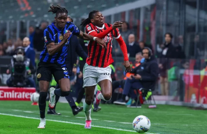 Milan-Inter: Yann Bisseck, Rafael Leao (Photo Credit: Fabrizio Carabelli / IPA Sport / IPA via IPA Agency)
