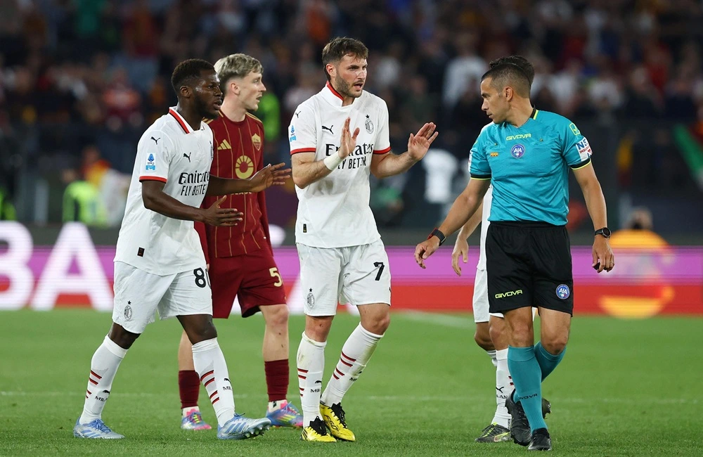 Roma-Milan: Santiago Gimenez, Yunus Musah, Alexis Saelemaekers (Photo Credit: IPA Agency)