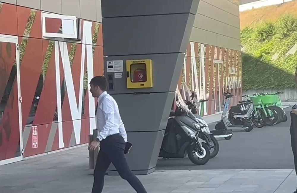 Florent Ghisolfi a Casa Milan - MilanPress, robe dell'altro diavolo Florent Ghisolfi a Casa Milan - MilanPress, robe dell'altro diavolo