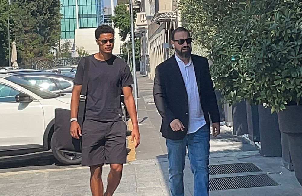 Koni De Winter arrivo in hotel a Milano - MilanPress, robe dell'altro diavolo