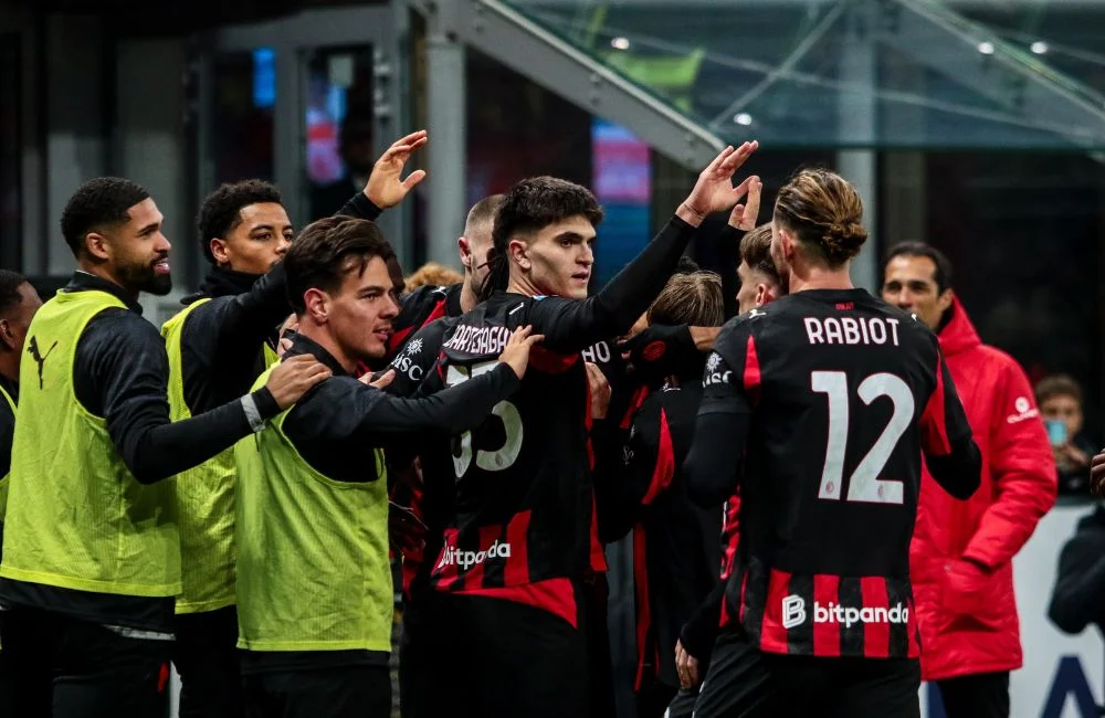 Milan-Lazio: l'esultanza di Davide Bartesaghi e della squadra al gol di Rafael Leao (Photo Credit: Raffaele Conti / IPA Sport / IPA via IPA Agency) Milan-Lazio: l'esultanza di Davide Bartesaghi e della squadra al gol di Rafael Leao (Photo Credit: Raffaele Conti / IPA Sport / IPA via IPA Agency)