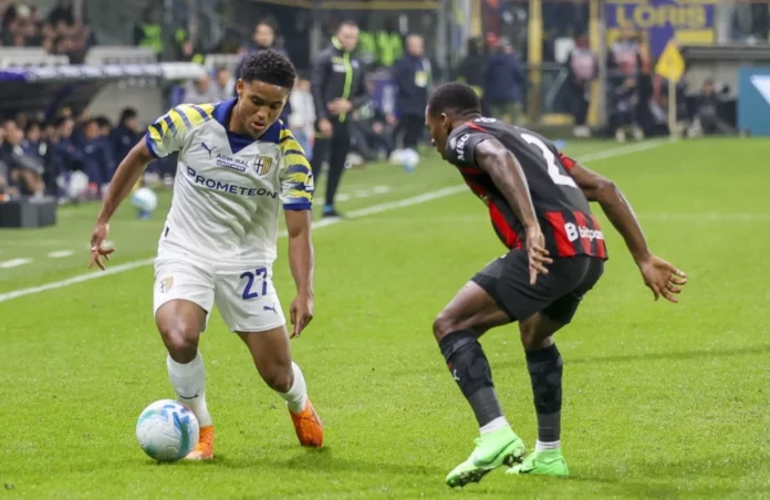 Parma-Milan: Sascha Britschgi, Pervis Estupinan (Photo Credit: Davide Casentini / IPA Sport / IPA via IPA Agency)