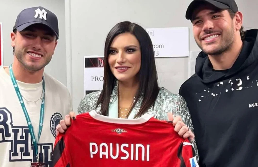 Laura Pausini con Davide Calabria e Theo Hernandez