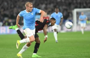 Lazio-Milan: Gustav Isaksen, Pervis Estupinan (Photo Credit: Danilo Gemito / DeFodi Images via IPA Agency)